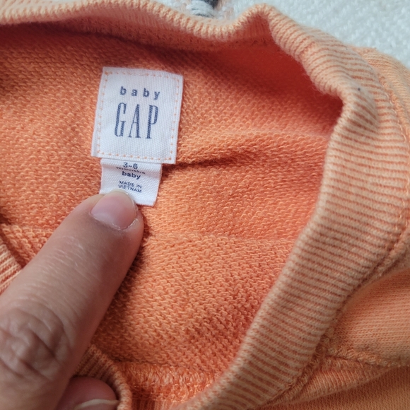 Baby Gap 3-6 months Gender Neutral Orange Dog Sweatshirt - Picture 4 of 5